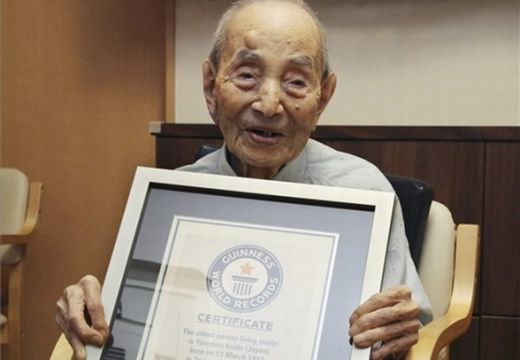 Meghalt a világ legidősebb férfija, csaknem 113 éves volt