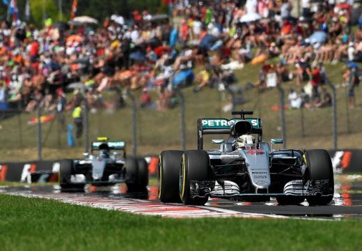 Hamilton nyert a Hungaroringen