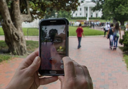 Bikatámadás a Pokémon Go játék miatt – nézd meg a fotót!