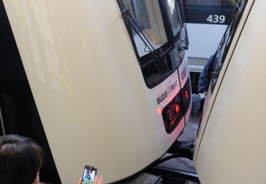 Összeütközött két metró Budapesten, többen megsérültek