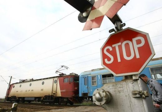 Baleset a szederjesi átkelőnél: állt a vasúti és közúti forgalom is