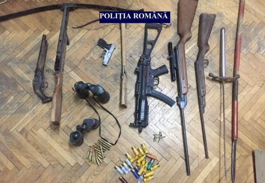 Házkutatás! Fegyverarzenálra bukkantak Maros megyei ingatlanokban