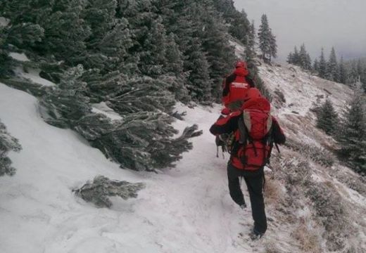 Három mentőcsapat indult a Retyezát-hegységben rekedt hegymászók keresésére