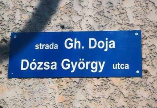 Magyar utcanévtáblák leszereltetése Marosvásárhelyen: határozott válaszlépés készül
