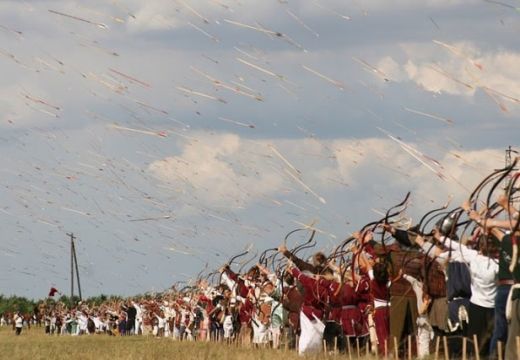 Nyílzápor: Hagyományőrző íjásztalálkozó Ópusztaszeren