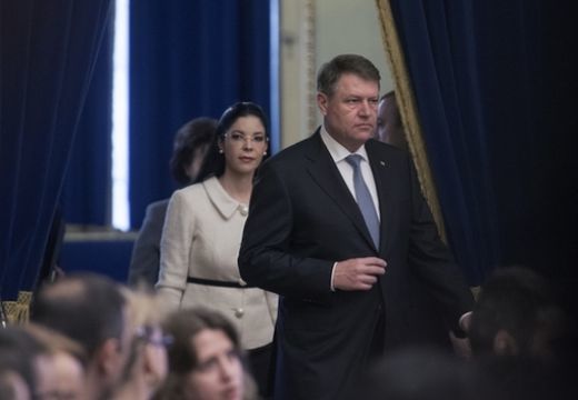 Székely himnusszal fogadták az államfőt Csíkszeredában, a székelyföldi választott képviselők – Iohannis reakciója