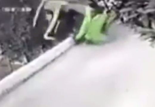 Brutális baleset: turistákkal együtt zuhant a mélybe egy busz – videó