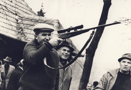 Jó pénzért adták el Ceaușescu 1933-ban gyártott vadászfegyverét