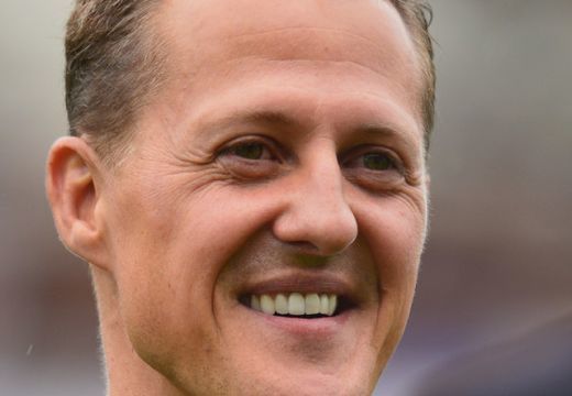 Örömhír érkezett Michael Schumacherről, zokogtak a rajongók