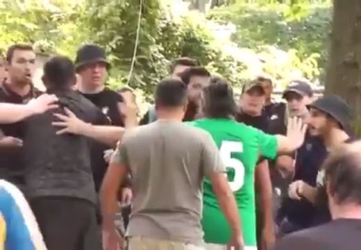 Döbbenetes! Botokkal és láncokkal felfegyverkezett román ultrák támadtak magyar focibarátokra Kolozsváron