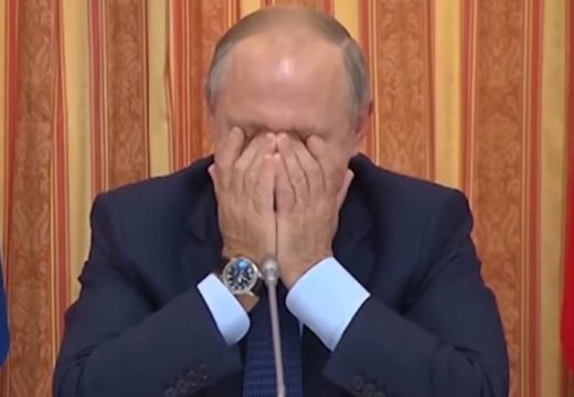 Röhögőgörcsöt kapott Putyin ezen az ökörségen, nem bírta abbahagyni – videó