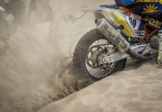 Dakar: Vége Dési versenyének, mentőhelikopter vitte el