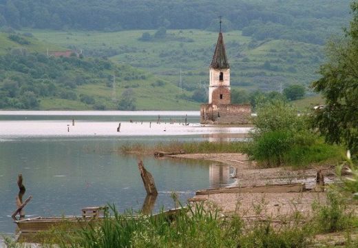 Kivitelezőt keresnek a bözödújfalusi templom felépítésére