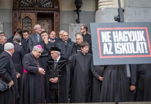 Szerdán dönt a szenátus a marosvásárhelyi római katolikus iskola megalapításáról