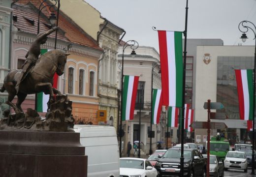 Magyar zászlók Sepsiszentgyörgyön: megbírságolták Antal Árpád polgármestert