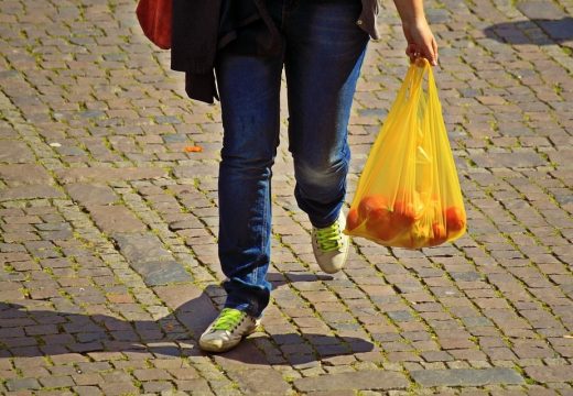 Kitiltják Romániából a vékony műanyagszatyrokat