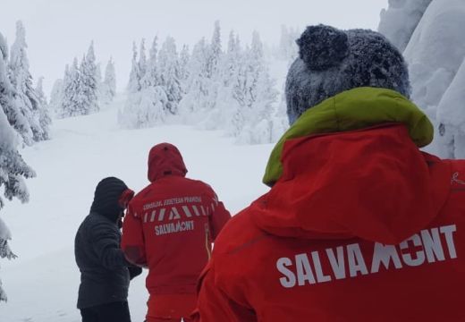 Eltévedtek a hóviharban, hegyimentők és csendőrök hozták le a felelőtlen turistákat