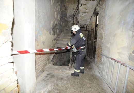 Tűz és robbanás egy marosvásárhelyi tömbházban