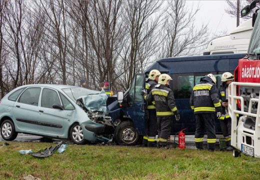 Három gépjármű karambolozott Kiskunhalas közelében