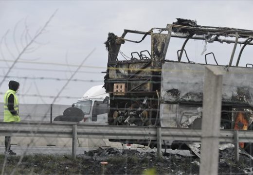 Kigyulladt és leégett egy busz az M0-son Szigetszentmiklósnál
