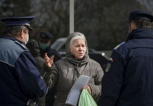 Kijárási korlátozás. Új időpontokban hagyhatják el lakóhelyüket az idősek