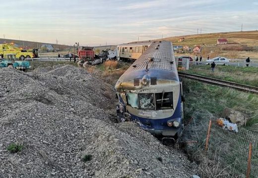 Teherautó hajtott a vonat elé, íme a következmény