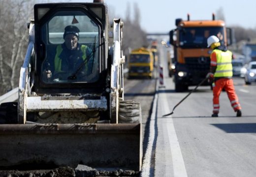 Újabb szakaszokon újítják fel az M1-es autópályát