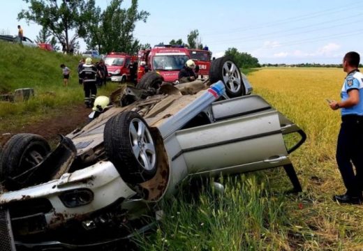 Lezuhant egy gépkocsi az autópálya-felhajtóról Temeskeresztesnél