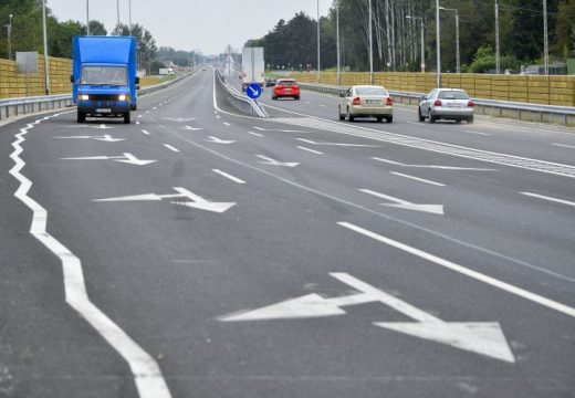 Átadták a 471. számú főút Debrecen-Hajdúsámson közötti, négysávosított szakaszát