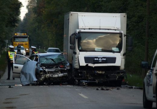 A személygépkocsi vezetője a helyszínen meghalt