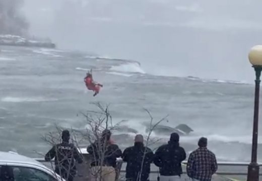 Dráma a Niagara-vízesésnél: de hogy került a kocsi a vízbe?