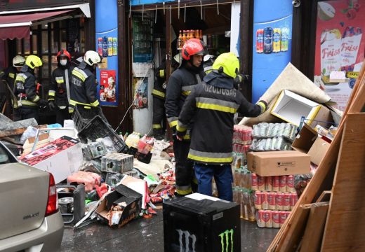 Meghalt egy ember, miután rászakadt a galéria egy budapesti boltban