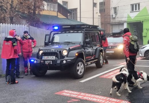 Hegyimentők indultak a hegyen rekedt quadosok megsegítésére