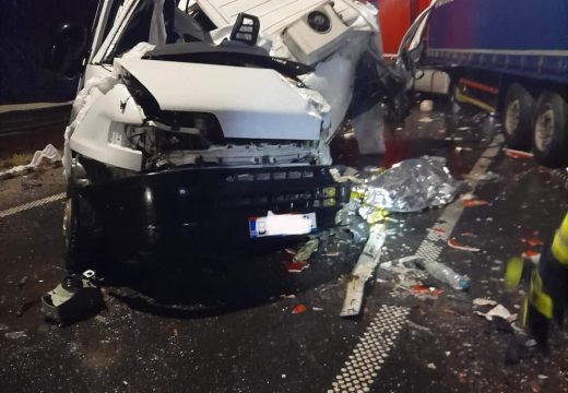 Az autópályán ütköztek – az egyik sofőr életét vesztette