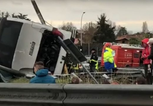 Buszbaleset. 22-en kórházban, 1 ember állapota súlyos – videó