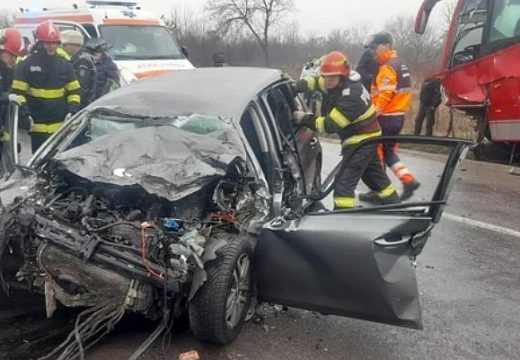 Meghalt a személygépkocsi két utasa