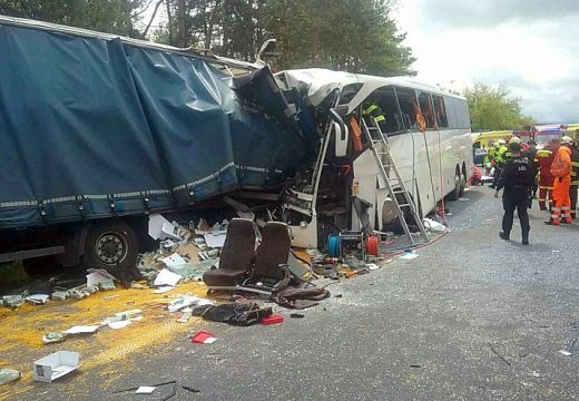 Súlyos magyar buszbaleset Szlovákiában – 1 ember meghalt, többen életveszélyes állapotban