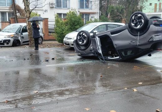 Baleset a város szívében: felborult autójával a korábbi szegedi kézilabdaikon