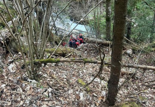 25 métert zuhant a férfi a Békás-szorosban