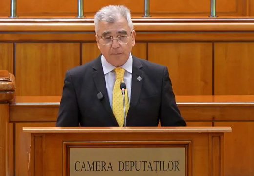 Felolvasták a bizalmatlansági indítványt: kedden dönt a parlament