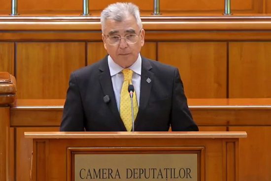 Felolvasták a bizalmatlansági indítványt: kedden dönt a parlament