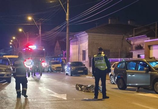 Holtan találták a nőt, miután autójával két parkoló gépkocsinak ütközött