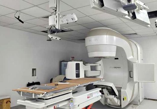Modern lineáris gyorsító segíti a daganatos betegek kezelését