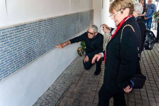 Holokauszt-emlékművet avattak Székelyudvarhely főterén