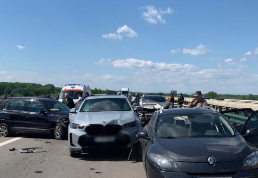 Tömegbaleset miatt teljes útzár az autópályán: hét gépkocsi ütközött