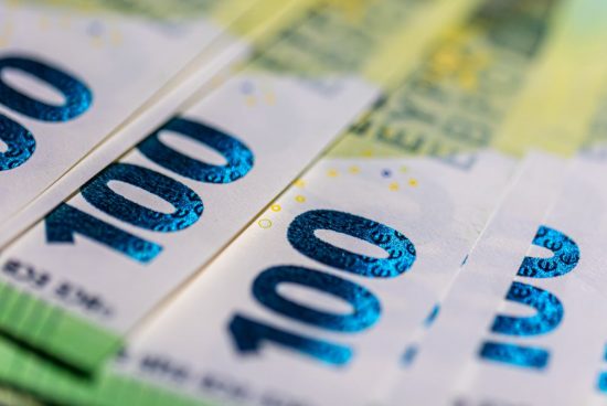 Újabb történelmi mélyponton a lej az euróhoz képest