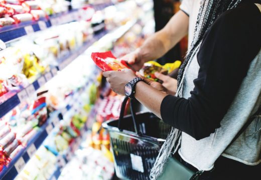 Az év végéig meghosszabbították az alapélelmiszerek árrésének korlátozását