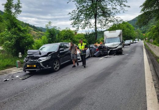 Öt autó ütközött a 7-esen, teljes útzár