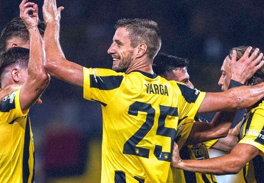 Varga Barnabás duplázott, az AEK Athén könnyedén jutott a BL-főtáblára