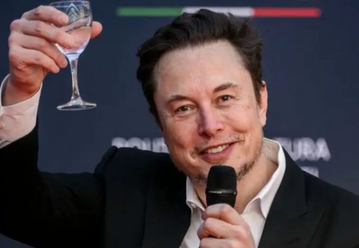 Zelenszkij kitüntette Elon Muskot az ukrán szabadság védelmében végzett munkájáért